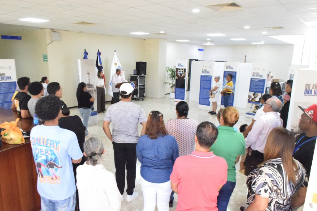 Inaugura exposición itinerante en UASD-Santiago.