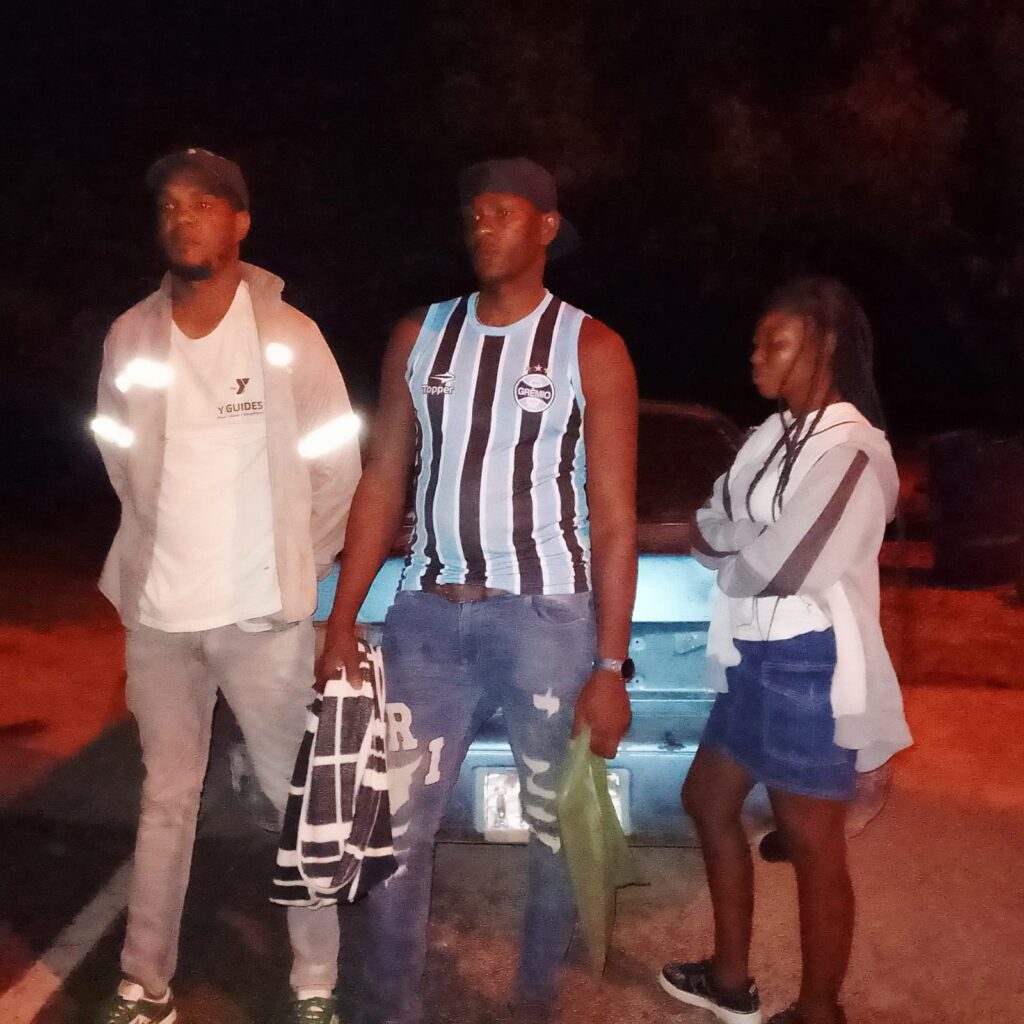 Uno de los indocumentados fue encontrado escondido en el baúl del vehículo.