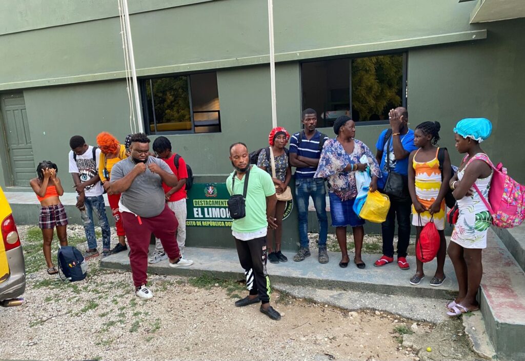 Indocumentados haitianos.