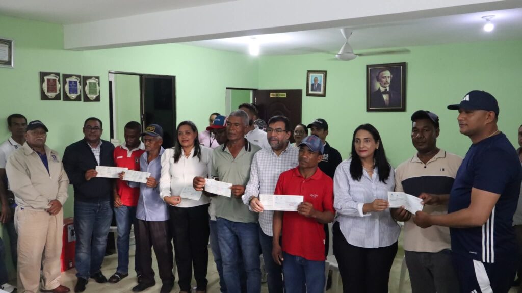 Los pagos se formalizaron a agricultores de las comunidades de Monte Grande, San Simón, Los Güiros y La Meseta.