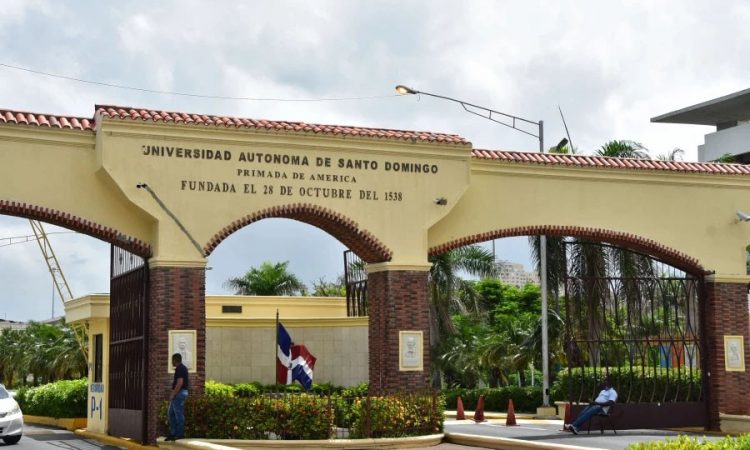 Universidad Autónoma de Santo Domingo (UASD).