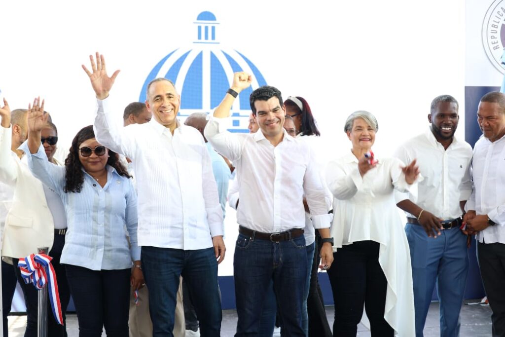 Wellington Arnaud dejó inaugurado el sistema de alcantarillado pluvial de la calle Salvador Reyes.