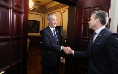 Presidente Luis Abinader y el secretario de Defensa de los Estados Unidos, Pete Hegseth.