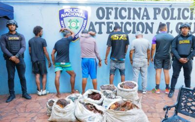 De acuerdo con los registros policiales, “Alto Voltaje” figura como prófugo por otros hechos similares.