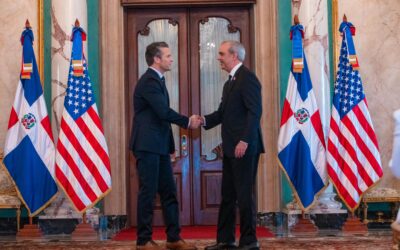 El secretario de Defensa de los Estados Unidos, Pete Hegseth, y el presidente Luis Abinader.