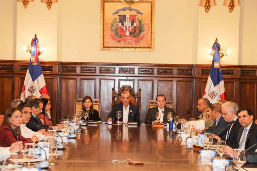 Este domingo Abinader y su gabinete agotarán una jornada de trabajo de día completo en el Palacio Nacional, orientada a elevar los niveles eficiencia, transparencia y participación social en las acciones priorizadas del Gobierno
