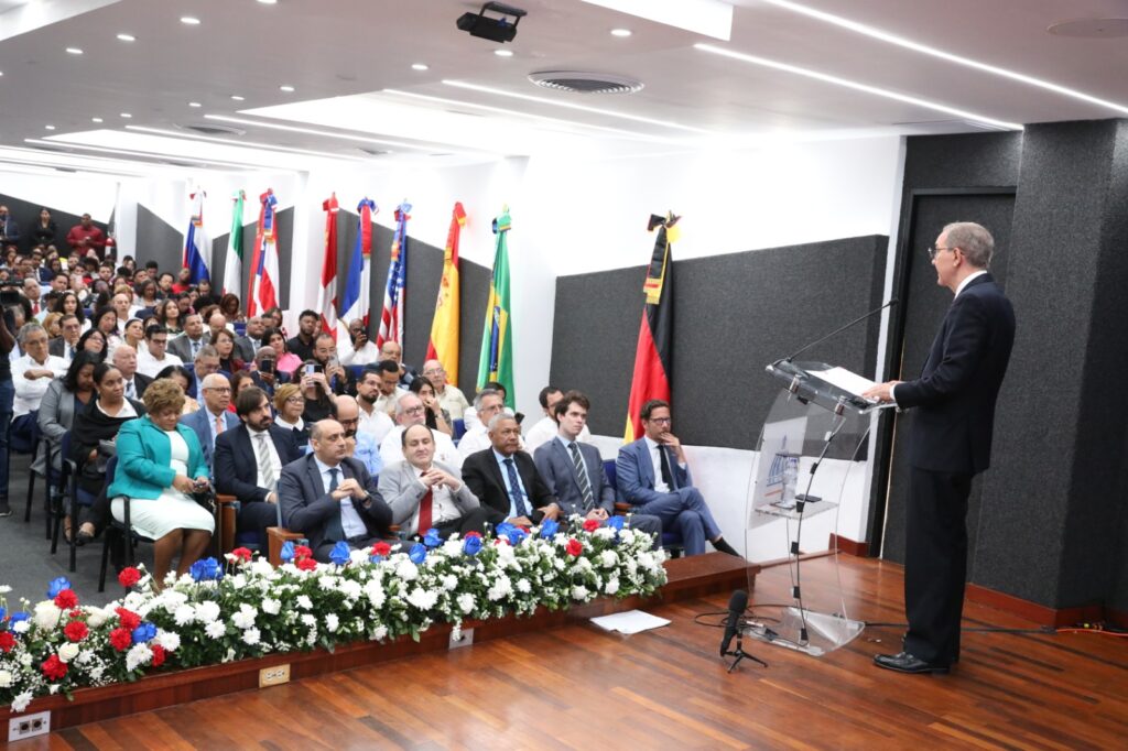 MESCyT dejó abierto Programa de Becas Internacionales que incluye maestrías, equidad de género y especialización en tecnología, ciencia e innovación para jóvenes dominicanos