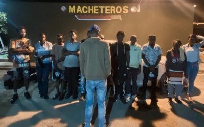 Detenido por transportar haitianos indocumentados.