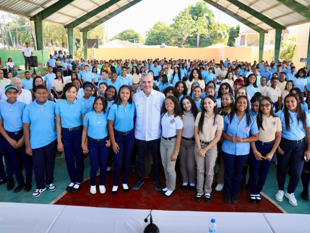 Las inauguraciones incluyen el remozamiento de la cañada de Los Peralejos, la inauguración de la Estancia Infantil Villa Aura, Los Olivos y la entrega de 200 apartamentos del Residencial Lolita II, en Santo Domingo Oeste.