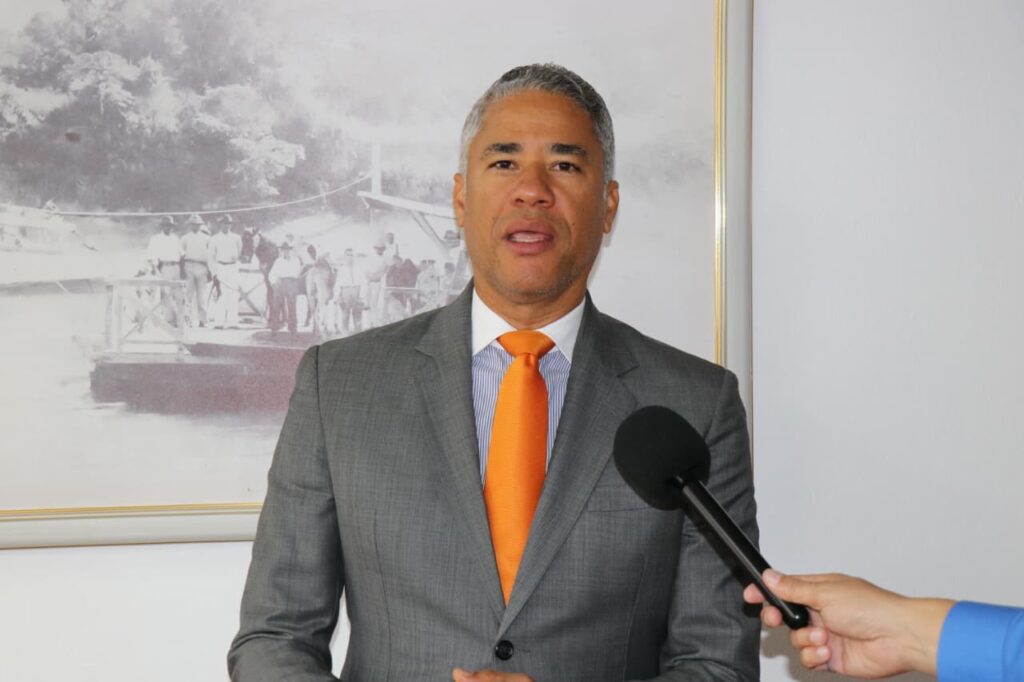 Andrés Cueto, presidente municipal del Partido Revolucionario Moderno (PRM) en Santiago.