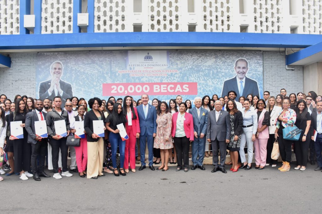 Becas del MESCyT.
