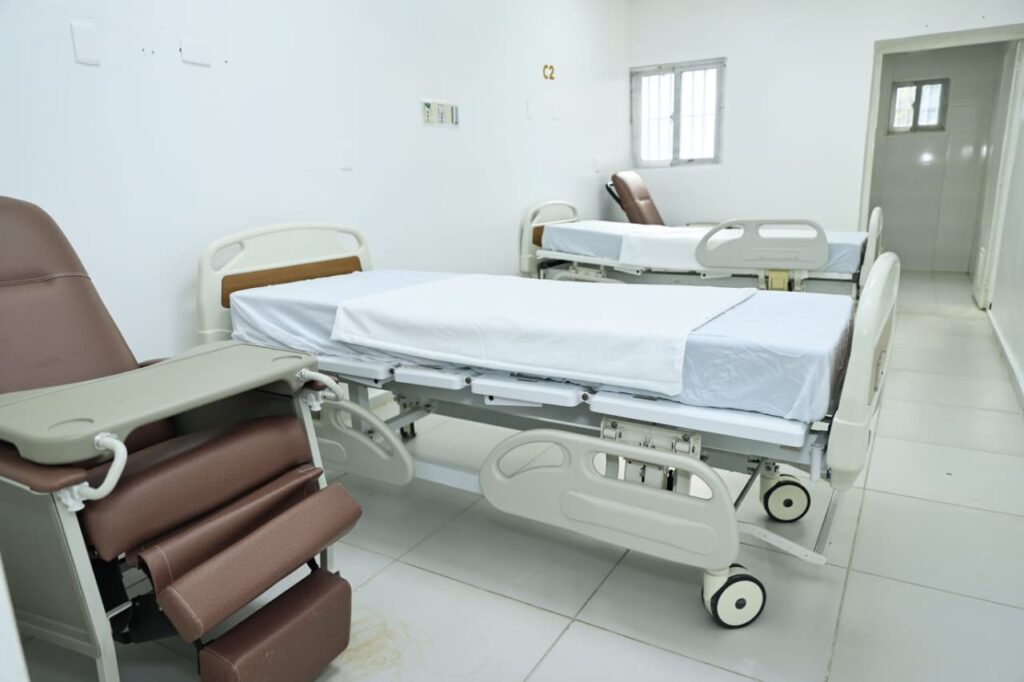 Doctor Julio Landrón inauguró, durante este fin de semana, cuatro Unidades de Atención en Crisis en los hospitales regionales Ing. Luis L. Bogaert y Dr. Luis Morillo King, así como en los hospitales provinciales Dr. Antonio Yapor Heded, y Padre Fantino.