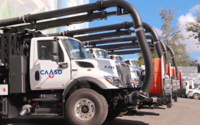 Fellito Suberví presentó las unidades y de inmediato la puso a servicio del Plan de Zona que ejecuta la CAASD para mejorar los sistemas de agua potable y del alcantarillado sanitario en el Granb Santo Domingo.