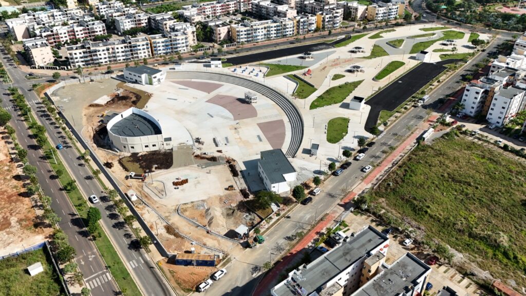 Dentro de las obras se encuentran el Anfiteatro La Gaviota, donde se presentará la Orquesta Filarmónica de Santo Domingo, el Coro de Cámara Koribe, la Compañía Nacional de Danza Contemporánea, entre otros espectáculos musicales.