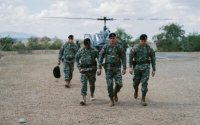 Al dirigirse a las tropas en las diferentes unidades fronterizas, reconoció la labor realizada por los soldados del Ejército para preservar la seguridad y control de la frontera.