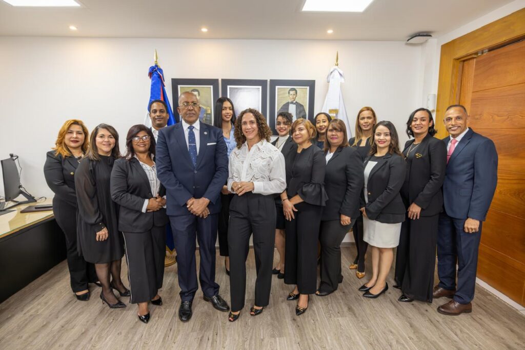 Empleados de la Contraloría General de la República (CGR).
