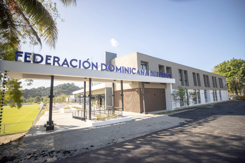 La inversión superior a 4.8 millones de dólares fortalece el desarrollo del fútbol nacional y consolida infraestructura deportiva de alto nivel.