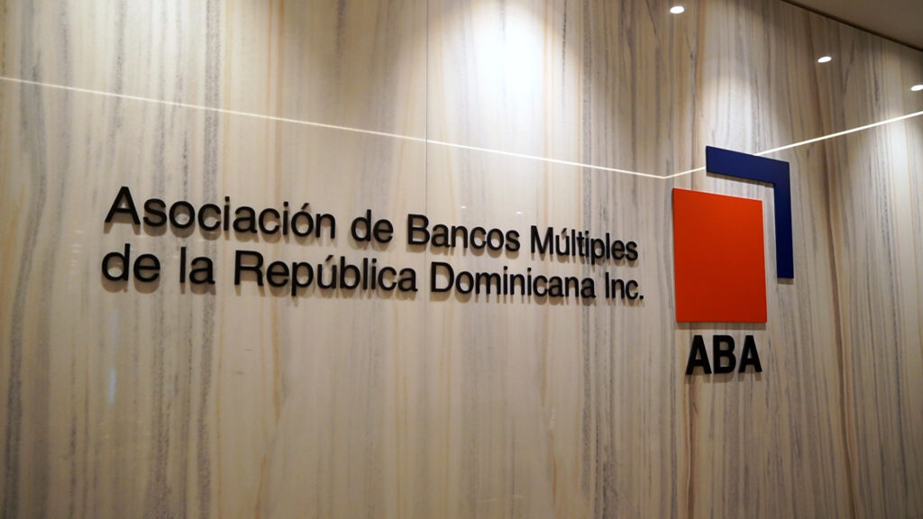 En un análisis del comportamiento sectorial, la Asociación de Bancos observó que las tasas de interés y el crédito privado en moneda nacional han respondido positivamente a las medidas monetarias implementadas durante la segunda mitad de 2025.