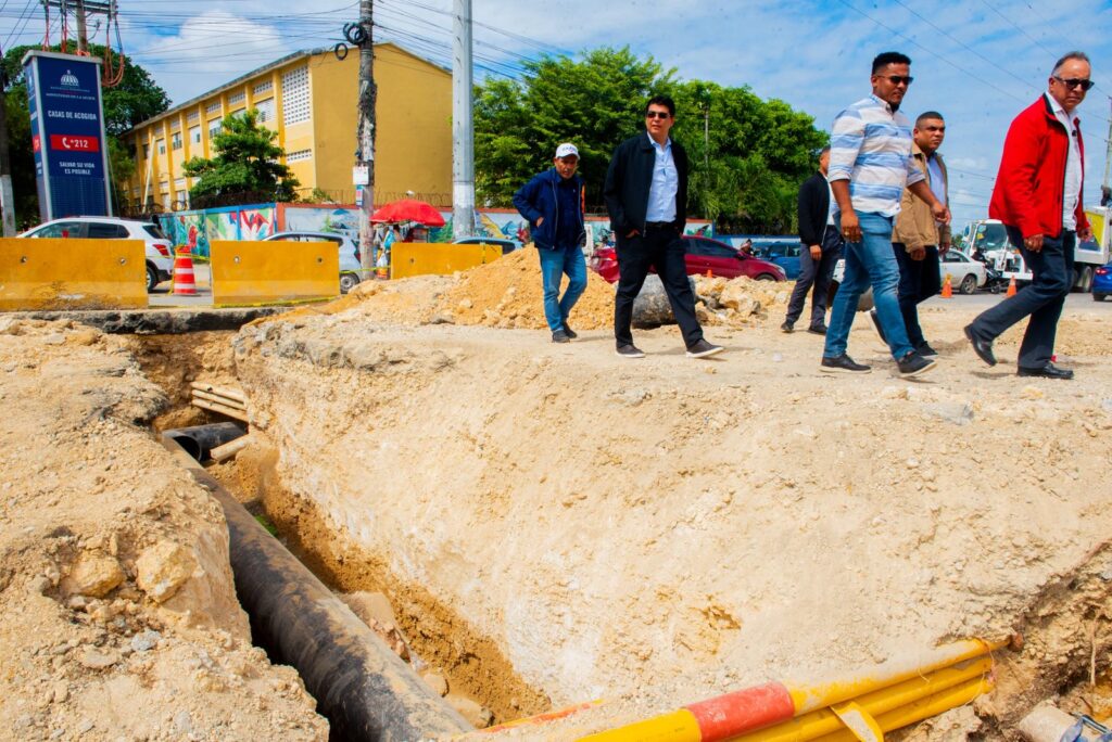 Trabajos en el Acueducto Barrera de Salinidad.