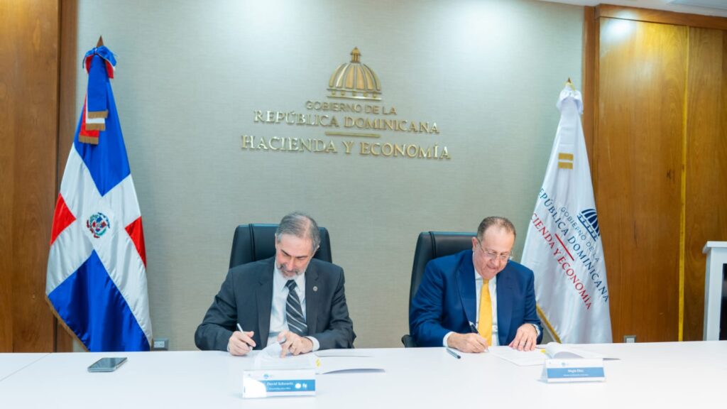 Ministerio de Hacienda y Economía (MHE) y la Financial & International Business Association (FIBA) firmaron un acuerdo.