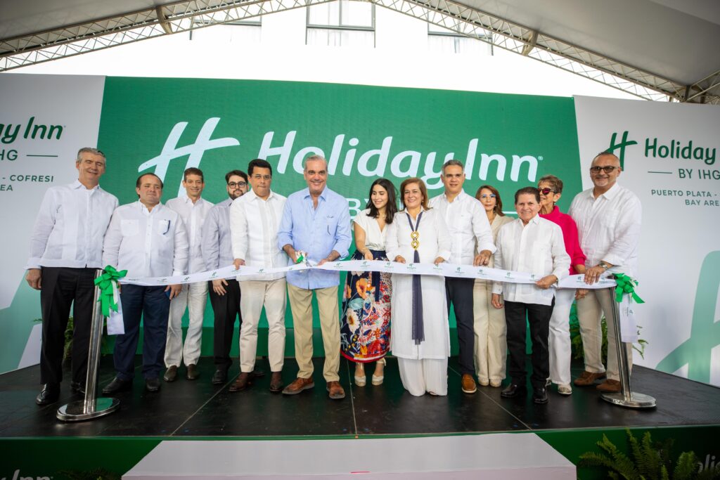 Ministro Collado y el socio y vicepresidente de CHC HOTEL, Ricardo Felip, destacan el liderazgo y compromiso del presidente Luis Abinader en el impulso al turismo dominicano,