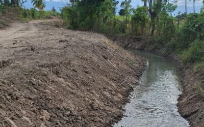 INDRHI ejecuta labores de limpieza en el canal lateral Boca de La Enea, en el distrito municipal Carrera de Yeguas, Las Matas de Farfán.