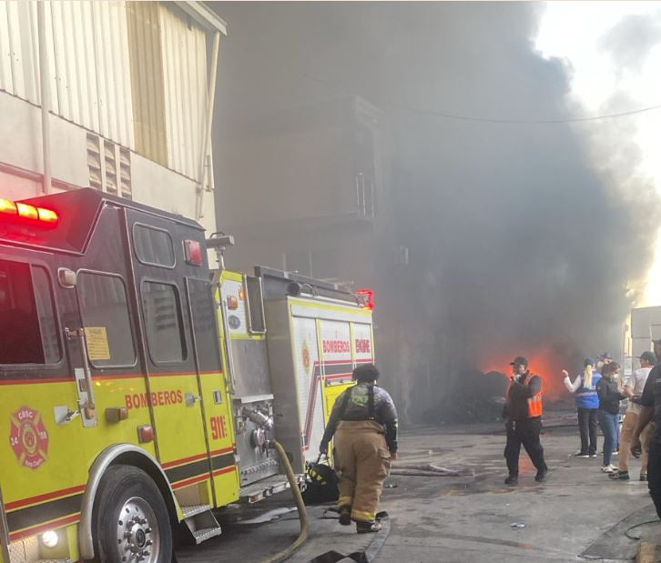 Incendio en empresa de plásticos en Haina.