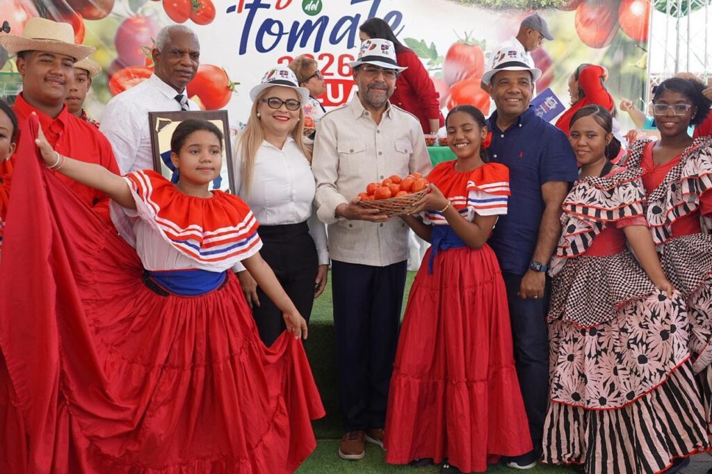 INDRHI participa en Azua del Festival del Tomate 2026