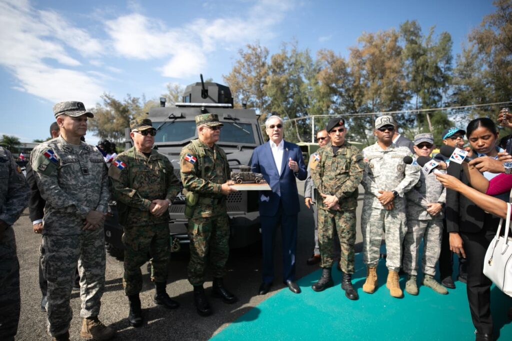 Mandatario dice que la entrega de vehículos y equipos en general fortalecerá la seguridad nacional del país e impulsará la modernización constante del Ejército y lo coloca en una situación sin precedentes en términos de equipamiento.