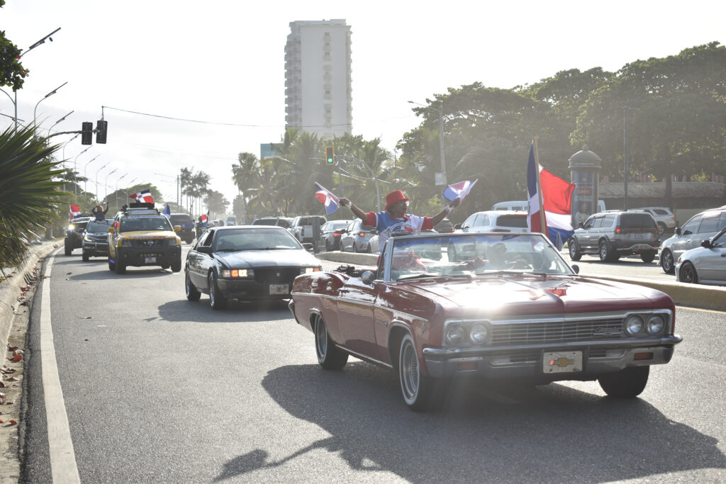 La Caravana por la Patria recorrió el litoral de El Malecón de la capital.