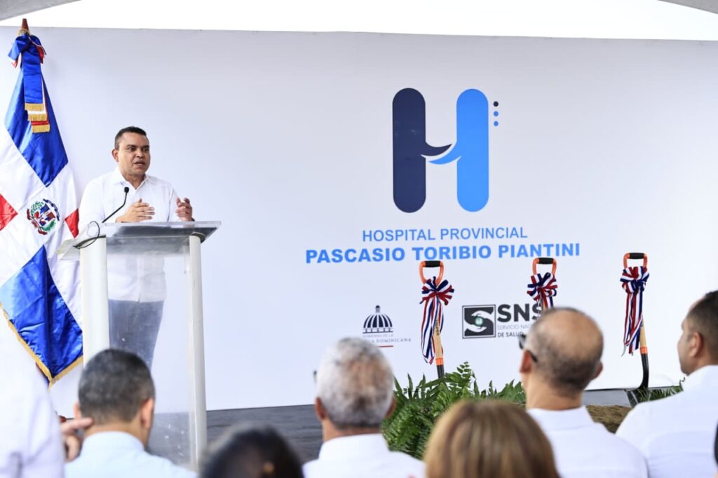 Julio Landrón, director ejecutivo del Servicio Nacional de Salud (SNS).