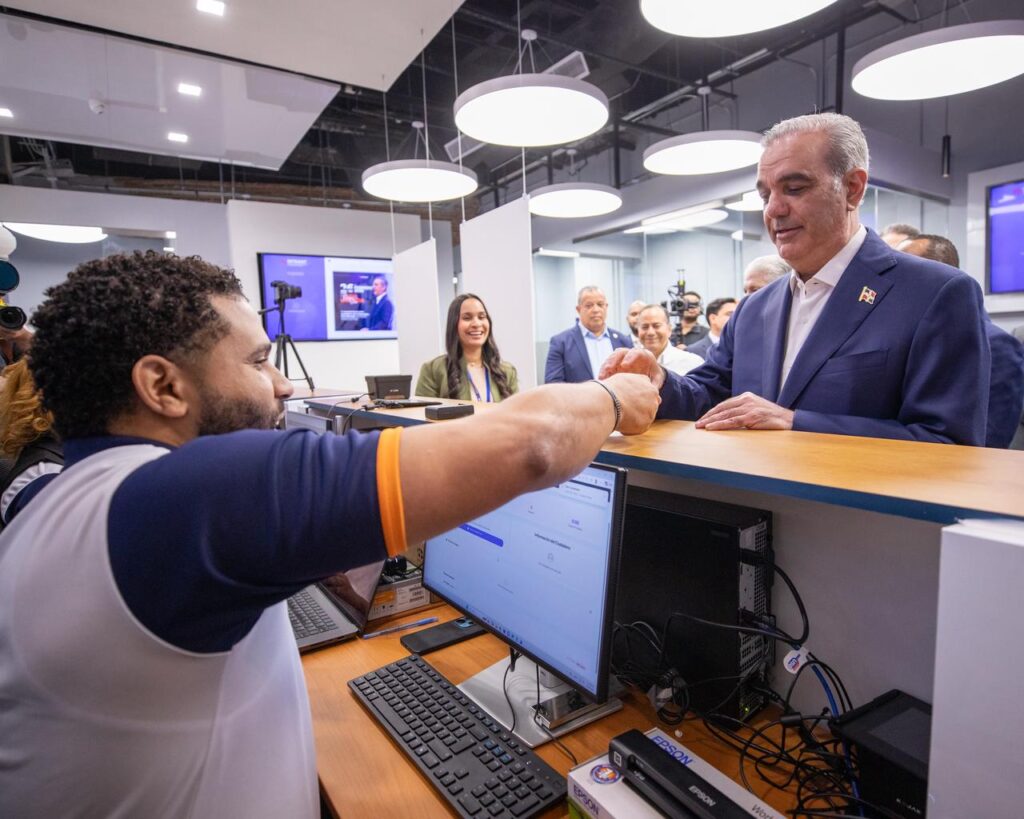 Director del Intrant, Milton Morrison asegura que el nuevo sistema fortalece la seguridad vial, amplía la cobertura nacional e internacional y garantiza mayores beneficios para el Estado sin aumentar el costo del servicio.