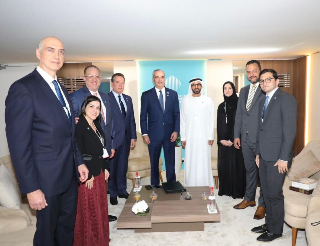 También se reúne con la ministra de Estado del Ministerio de Relaciones Exteriores de los Emiratos Árabes Unidos, Noura bint Mohammed Al Kaabi