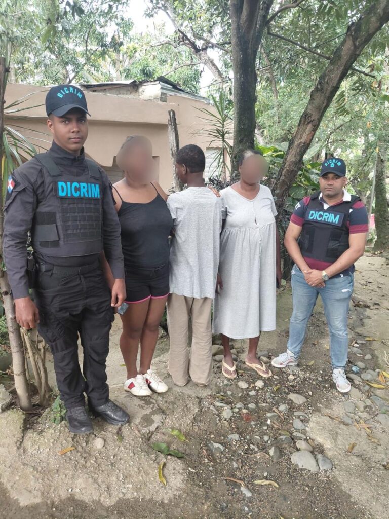 Adolescente de 13 años es entregado a sus familiares.