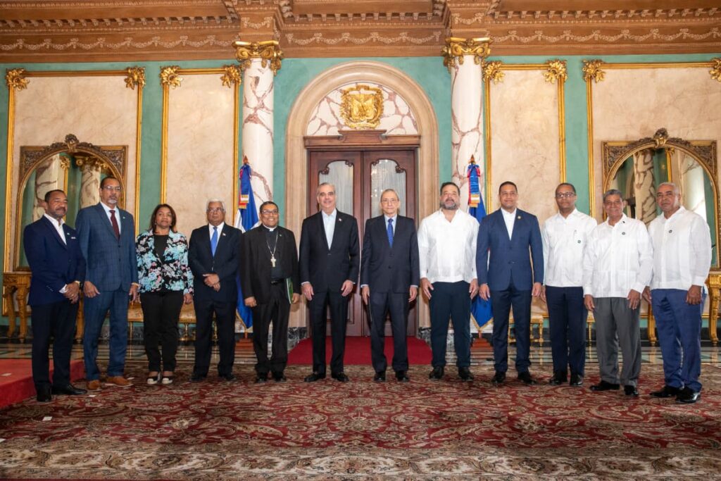 El obispo de la Diócesis de San Juan, Tomás Alejo Concepción, valoró que el presidente Luis Abinader continúe construyendo las bases académicas, sociales y económicas para el progreso de la región Sur.
