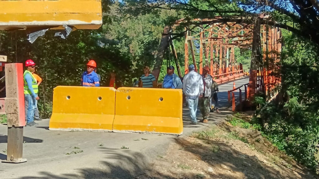 Puente en Amina.