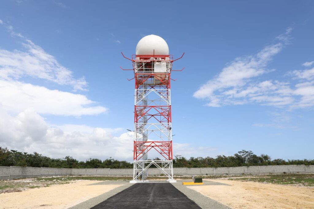 El moderno equipo Banda C de última generación permitirá anticipar fenómenos atmosféricos y garantizar mayor seguridad en las operaciones aéreas.