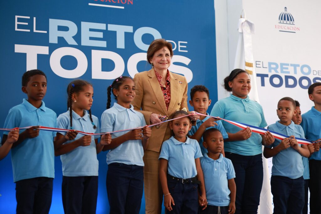 La jornada incluyó la entrega de un centro educativo, una estancia infantil y obras hidráulicas de protección en el río Tábara.