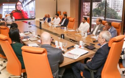 Los miembros de la Comisión Consultiva durante reunión celebrada este jueves.