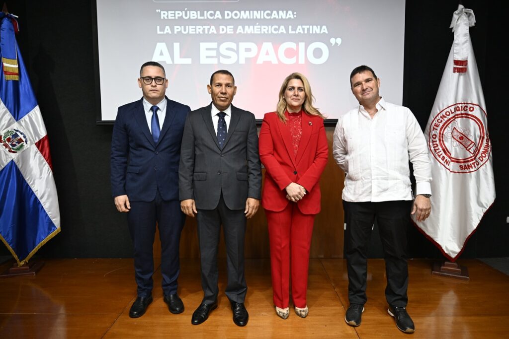Armando Díaz, Luis Soto, Shajira Nazir y Burton Catledge