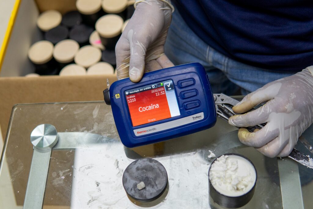 Se trata de modalidades del narcotráfico internacional para evadir los controles establecidos por las autoridades