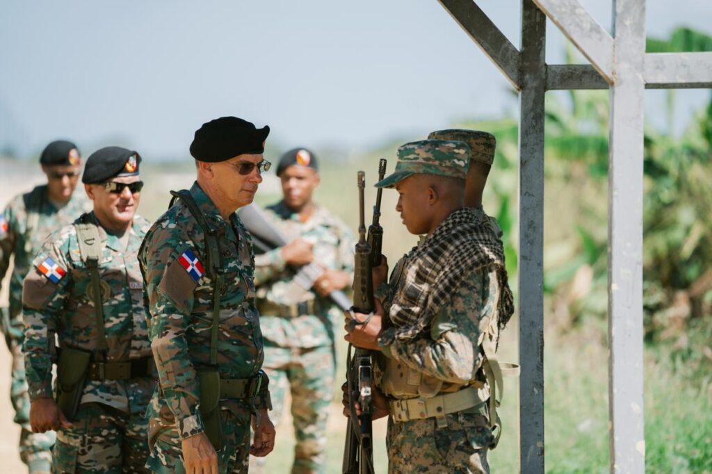 También visitó comunidades de Guayajayuco y Río Limpio; en esta última localidad será habilitado un destacamento del ERD a solicitud de la comunidad.
