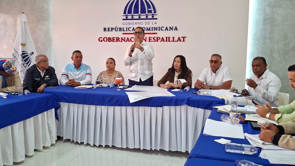 La Dirección de Infraestructura Escolar realizó una Mesa de Trabajo con autoridades locales, contratistas y representantes de la ADP en Moca, para agilizar los trabajos