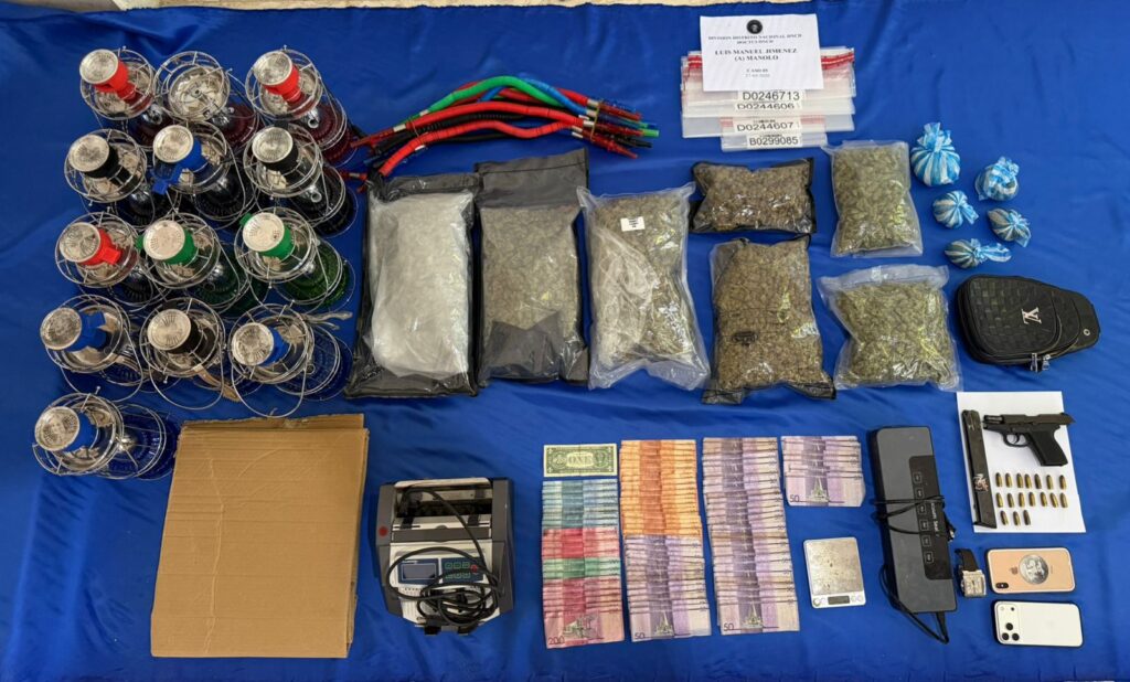 En allanamientos ejecutados en el Distrito Nacional le ocupan más de 3, 000 gramos de drogas, una pistola y dinero en efectivo