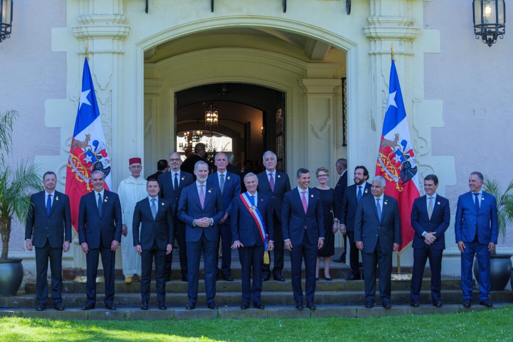 El mandatario estuvo junto a la primera dama, Raquel Arbaje, y compartió con presidentes, el Rey Felipe VI