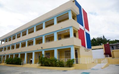 Con una infraestructura de 26 aulas y áreas especializadas, el nuevo plantel garantiza un entorno educativo de excelencia y bienestar para las familias de Santo Domingo Norte