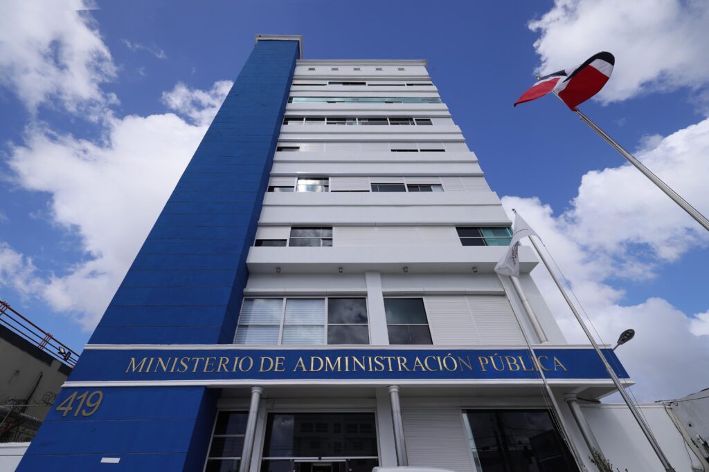 El SISMAP Burocracia Cero se estructura a partir de Indicadores Básicos de Organización y Gestión (IBOG), los cuales evalúan el cumplimiento de las metas de simplificación de trámites, digitalización y calidad de los servicios.