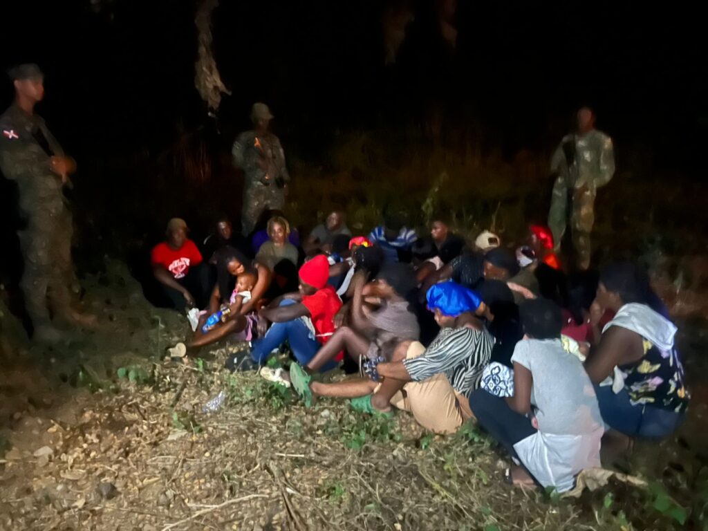 Los extranjeros fueron interceptados en el dique del río Yaque del Norte, en la comunidad de Juan Gómez.