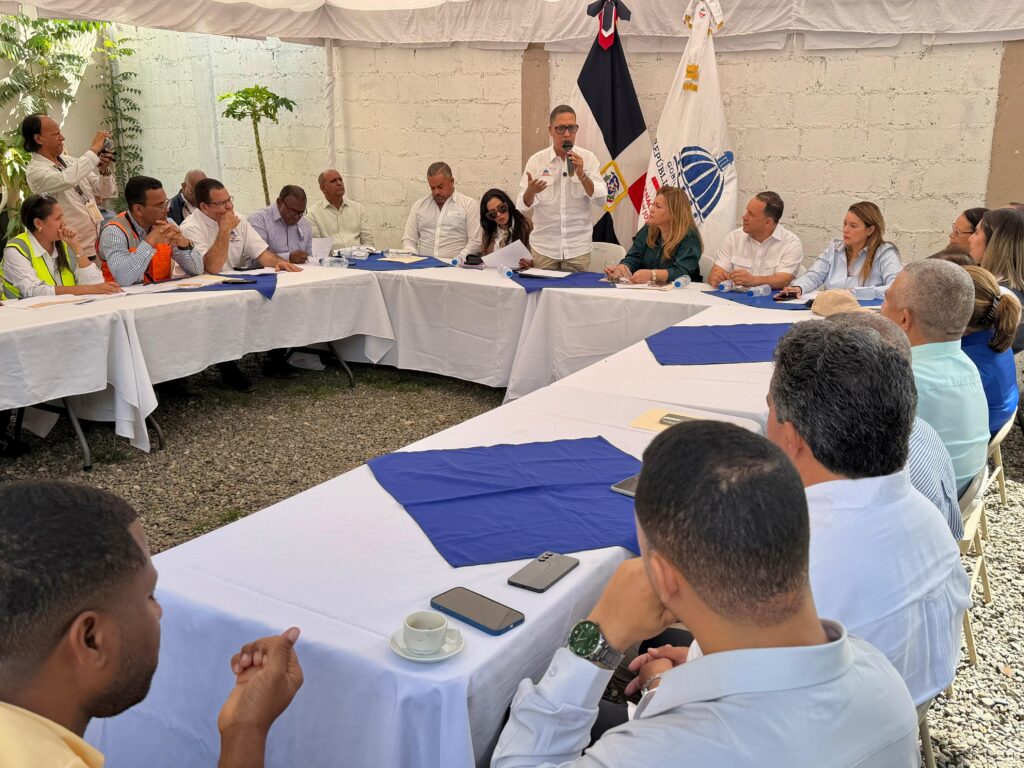 Los trabajos de construcción y de mantenimiento de aulas que tendrán una inversión de más de RD$ 300 millones se ejecutan dentro del Plan “Aulas 24/7-365”