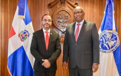 Los rectores de ambas instituciones sostienen encuentro para impulsar programas de formación tecnológica, fortalecer la cooperación académica y desarrollar jornadas de limpieza y embellecimiento en espacios educativos.
